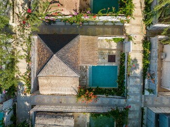 ora villas gili meno