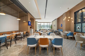 holiday inn express xi an aerospace town an ihg hotel