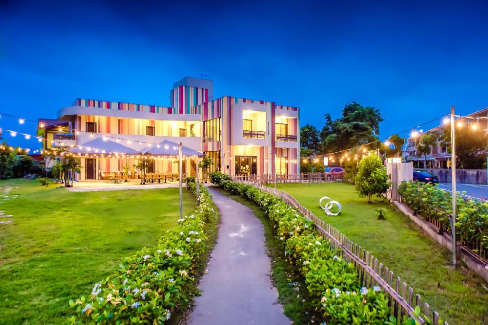 hand pet rainbow maison resort hotel