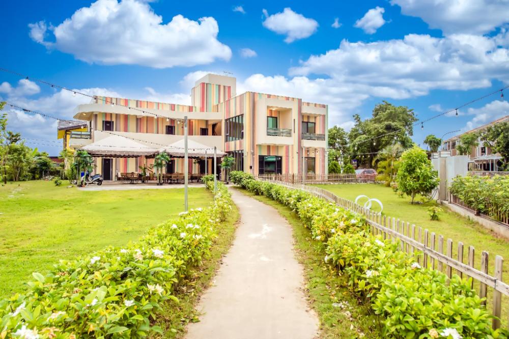 hand pet rainbow maison resort hotel