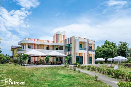 hand pet rainbow maison resort hotel