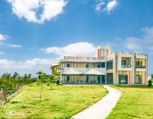 hand pet rainbow maison resort hotel