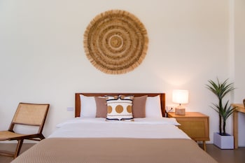 hand pet rainbow maison resort hotel