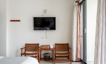 hand pet rainbow maison resort hotel