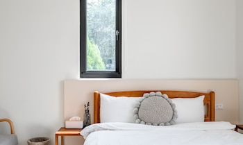 hand pet rainbow maison resort hotel