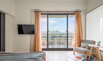 hand pet rainbow maison resort hotel