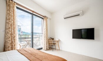 hand pet rainbow maison resort hotel