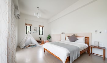 hand pet rainbow maison resort hotel