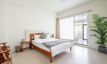 hand pet rainbow maison resort hotel