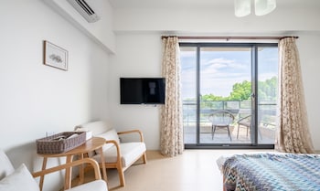 hand pet rainbow maison resort hotel