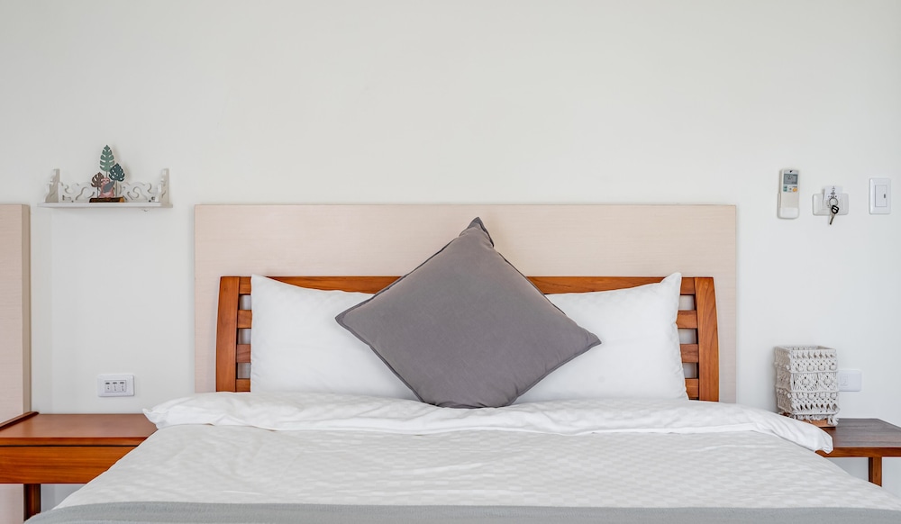 hand pet rainbow maison resort hotel