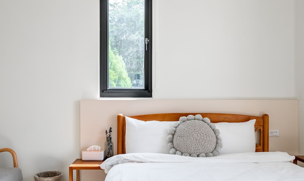 hand pet rainbow maison resort hotel