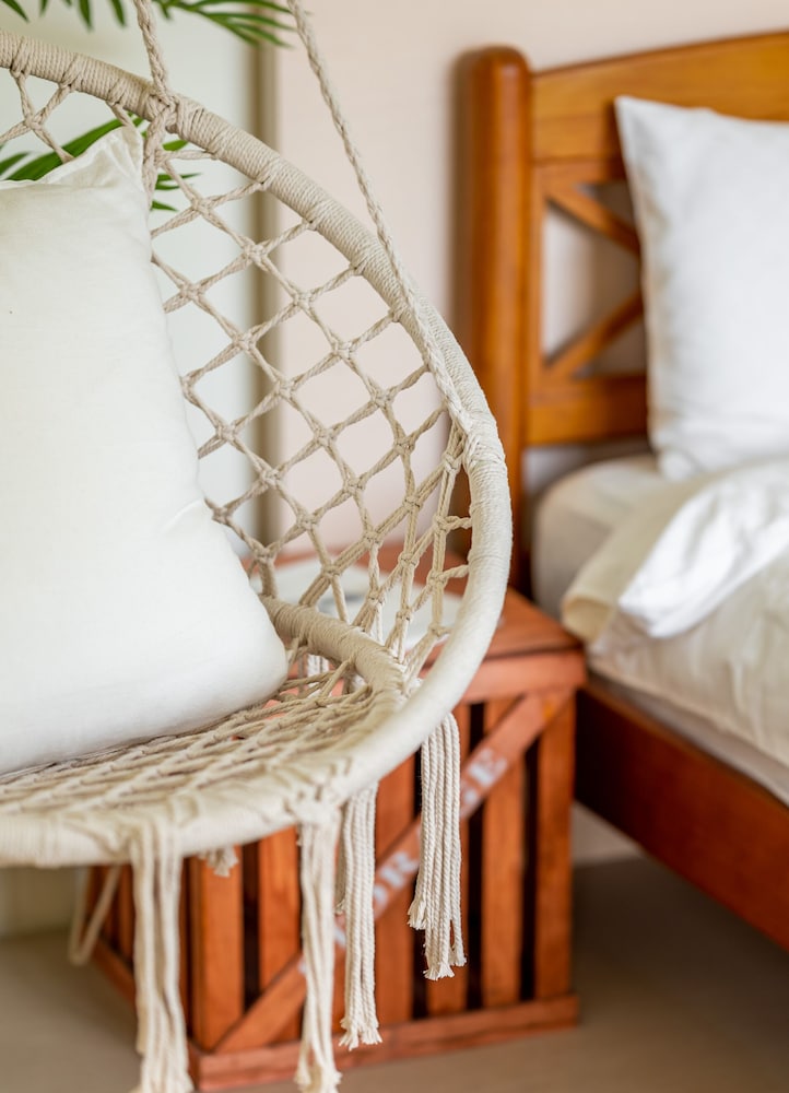 hand pet rainbow maison resort hotel