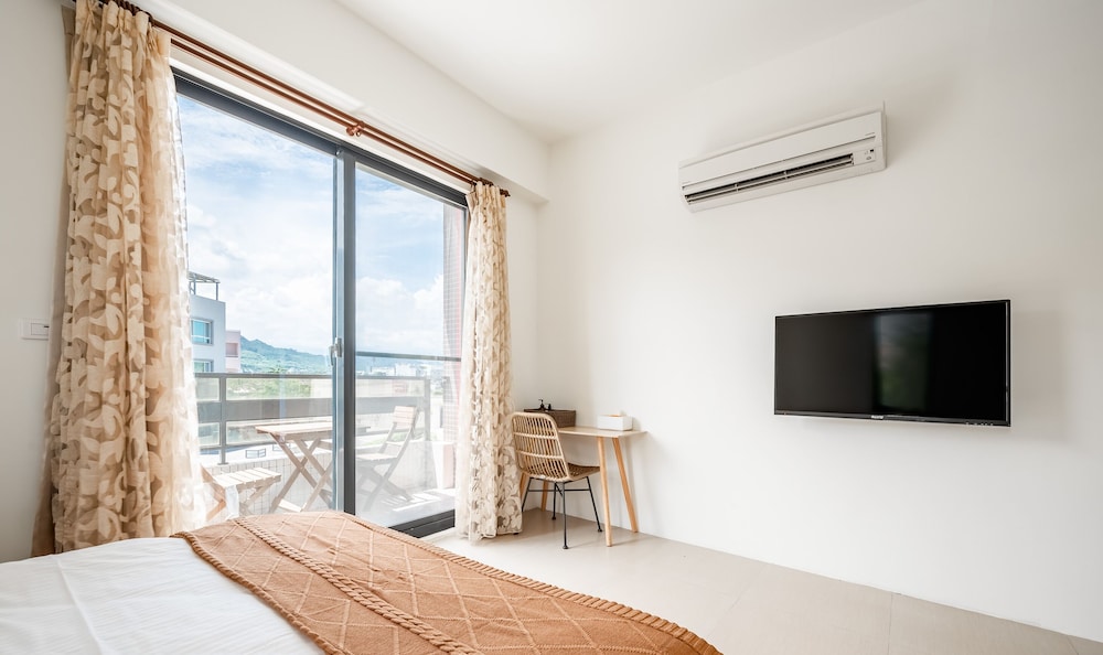 hand pet rainbow maison resort hotel