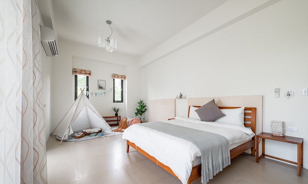 hand pet rainbow maison resort hotel