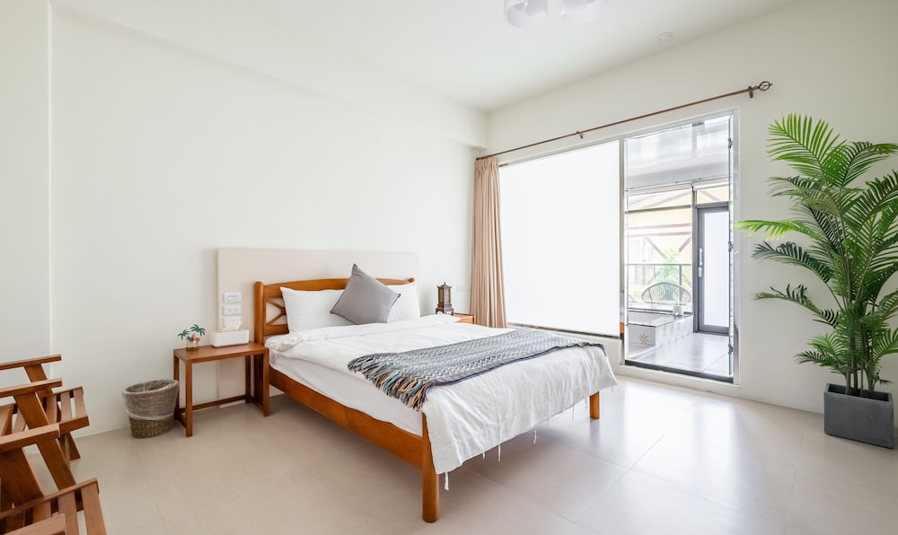 hand pet rainbow maison resort hotel