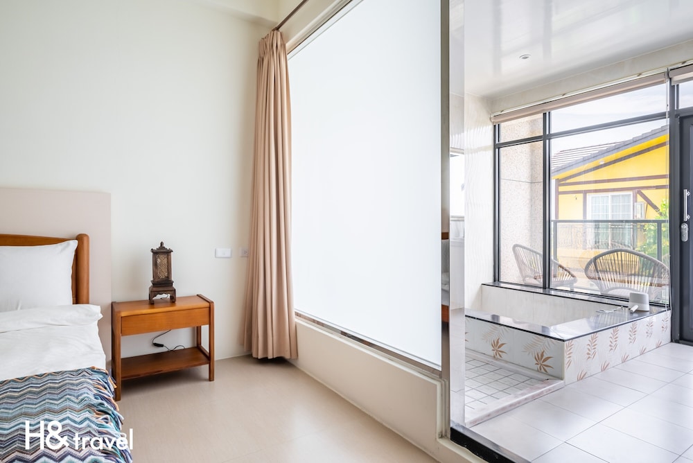 hand pet rainbow maison resort hotel