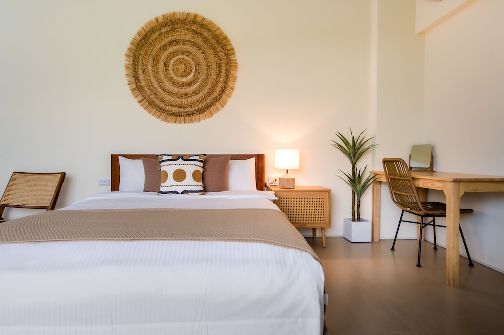 hand pet rainbow maison resort hotel