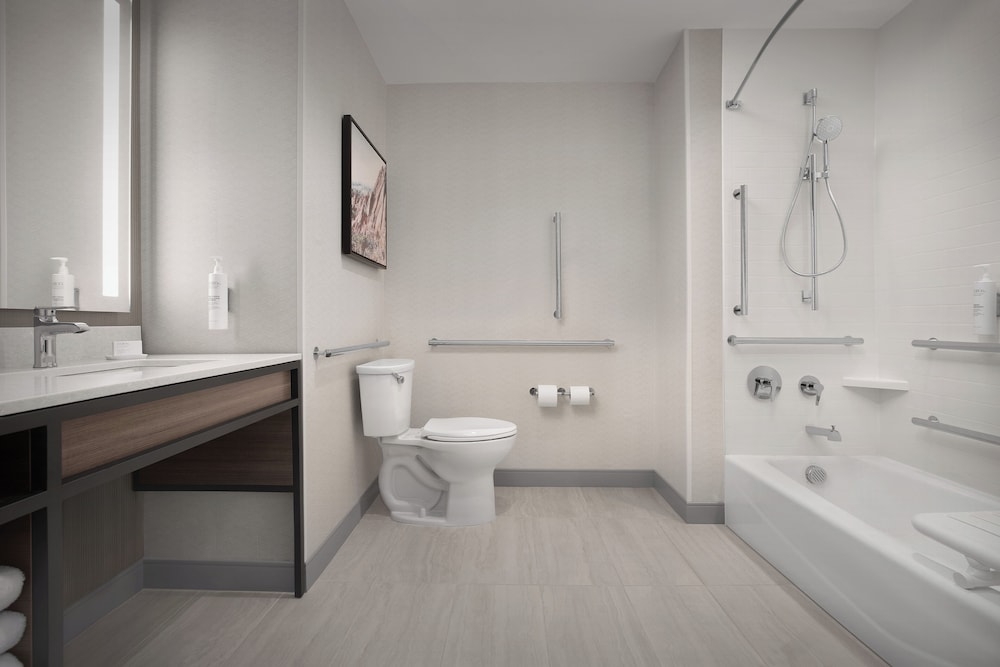 hilton garden inn denver airport tower road