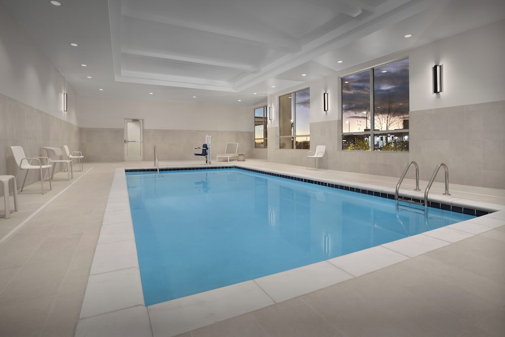 hilton garden inn denver airport tower road