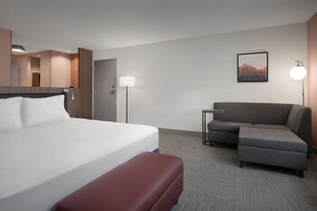 hilton garden inn denver airport tower road