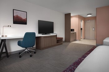 hilton garden inn denver airport tower road