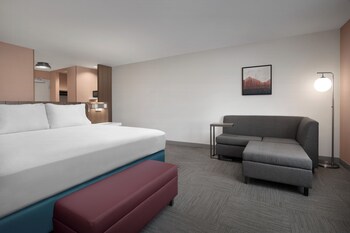 hilton garden inn denver airport tower road