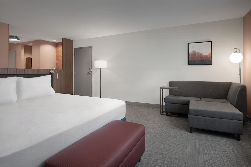hilton garden inn denver airport tower road