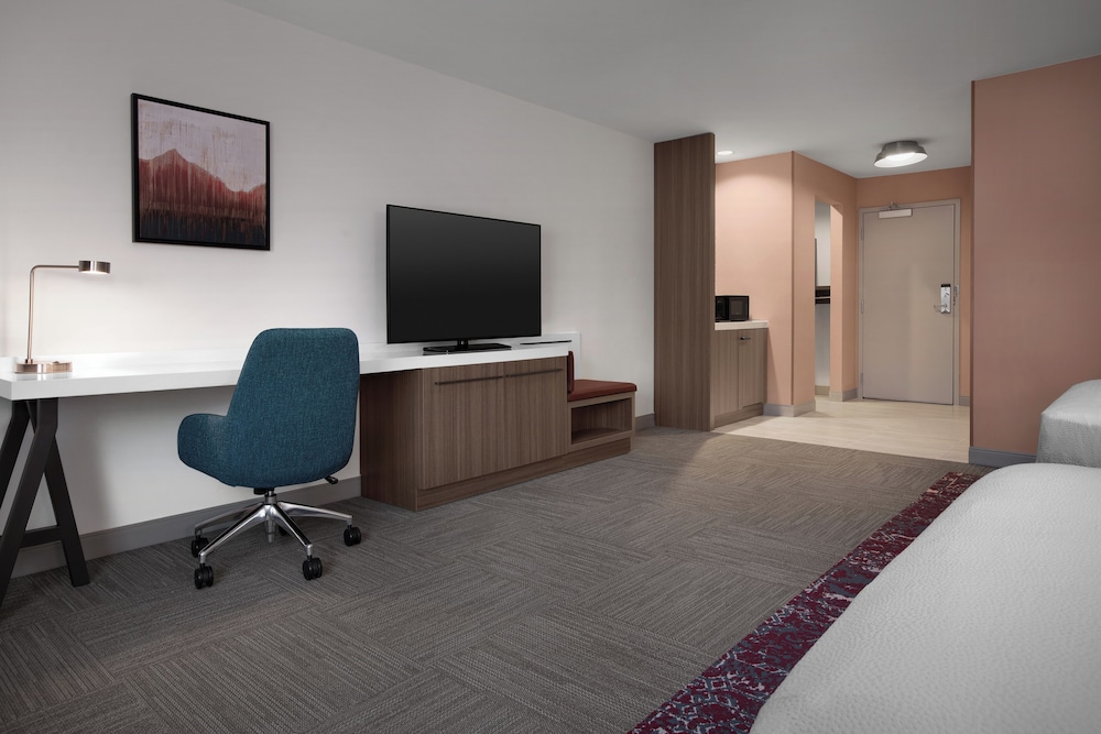 hilton garden inn denver airport tower road