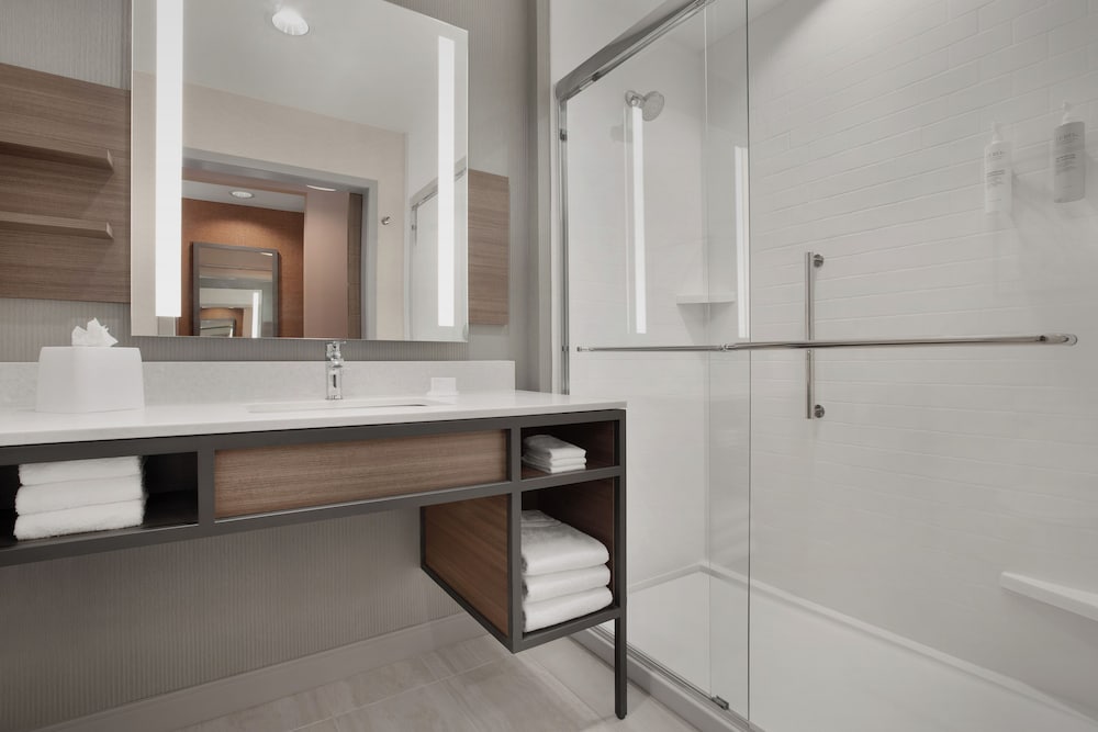 hilton garden inn denver airport tower road