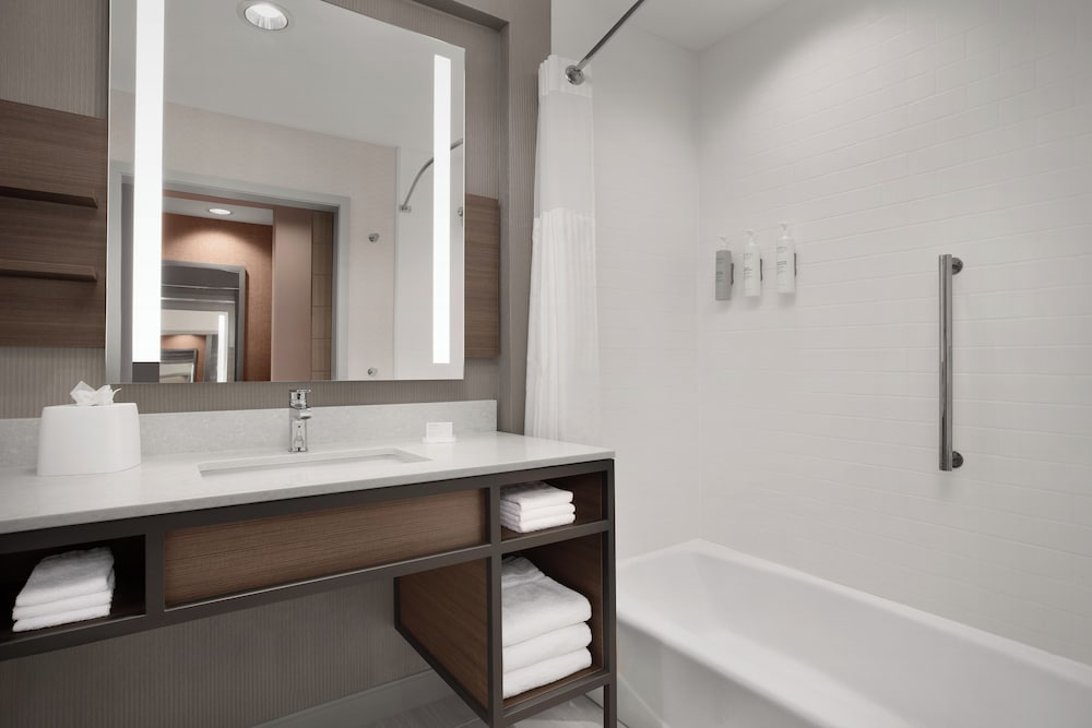 hilton garden inn denver airport tower road