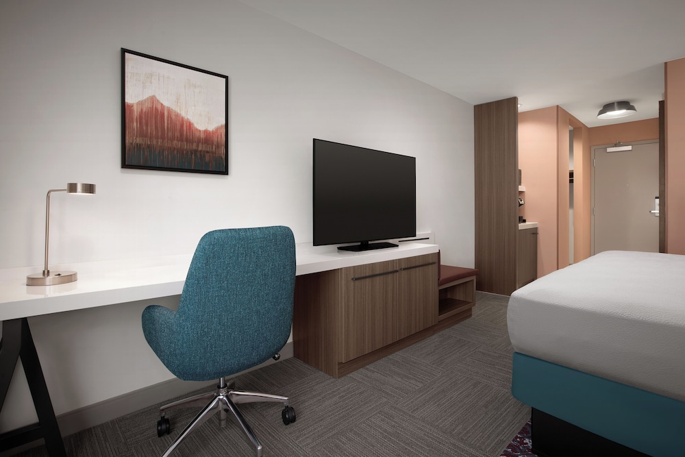 hilton garden inn denver airport tower road