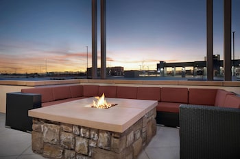 hilton garden inn denver airport tower road