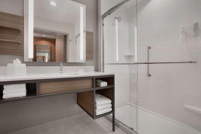 hilton garden inn denver airport tower road