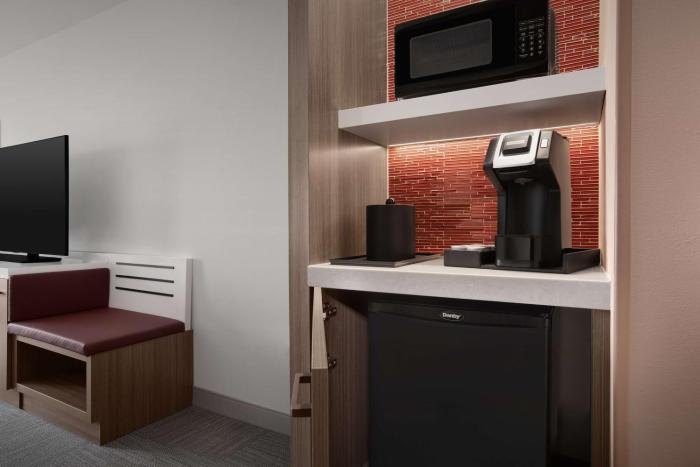 hilton garden inn denver airport tower road