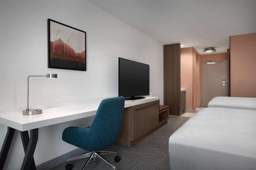 hilton garden inn denver airport tower road