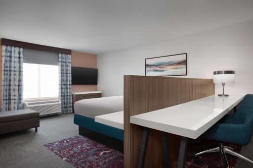 hilton garden inn denver airport tower road