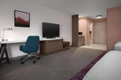 hilton garden inn denver airport tower road