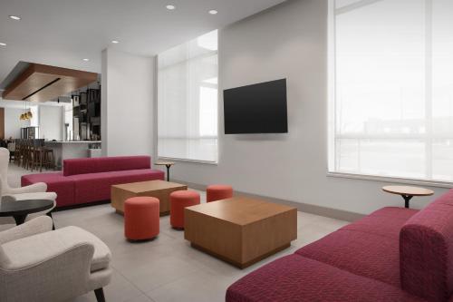 hilton garden inn denver airport tower road