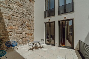 courtyard oporto design apartment c with terrace