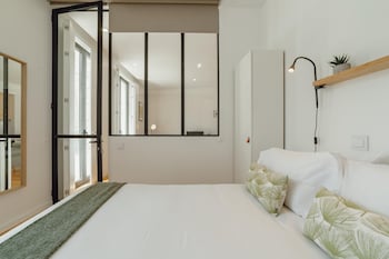 courtyard oporto design apartment c with terrace