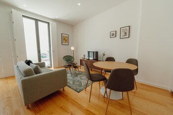 courtyard oporto design apartment c with terrace