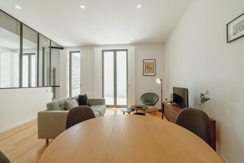 courtyard oporto design apartment c with terrace