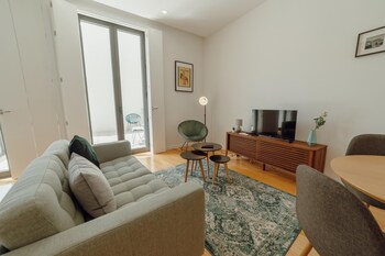 courtyard oporto design apartment c with terrace