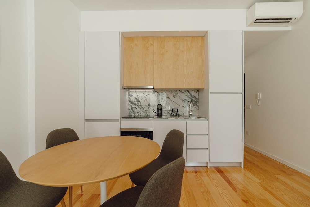 courtyard oporto design apartment c with terrace