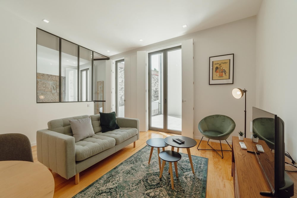 courtyard oporto design apartment c with terrace