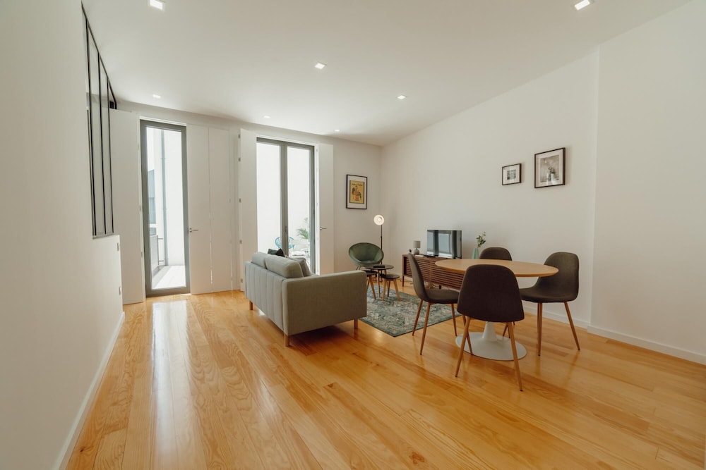 courtyard oporto design apartment c with terrace