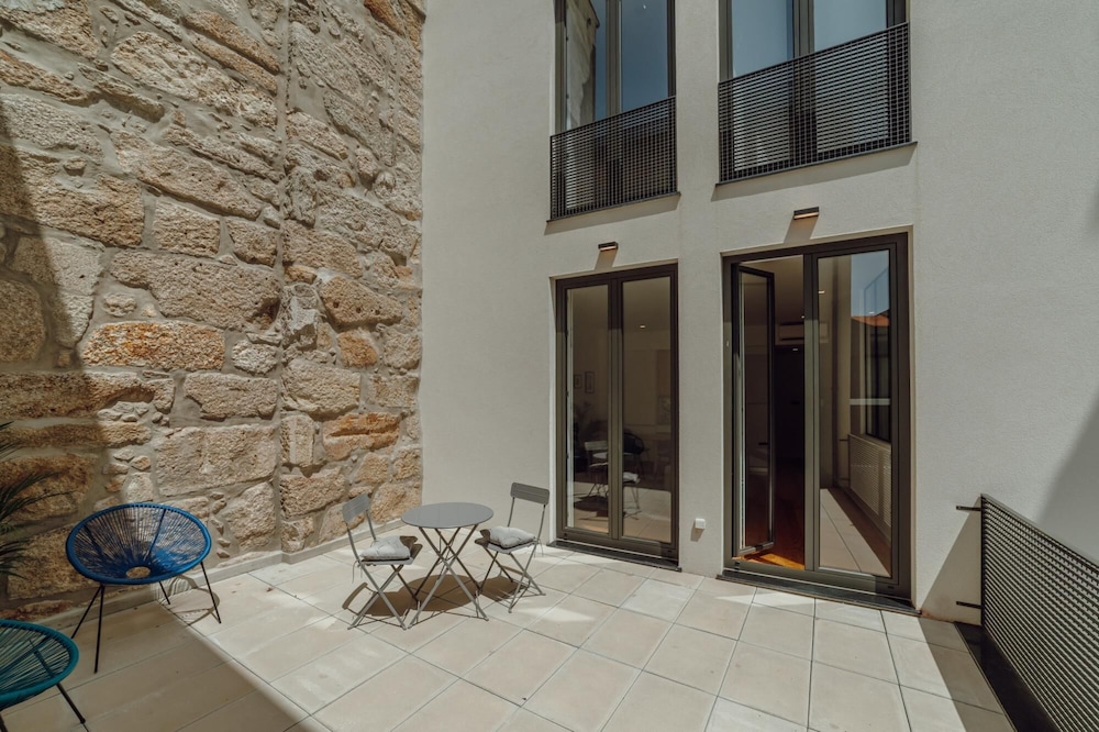 courtyard oporto design apartment c with terrace