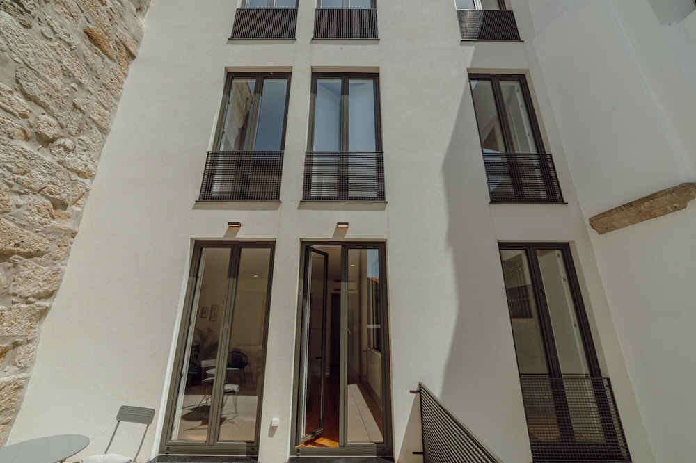 courtyard oporto design apartment c with terrace