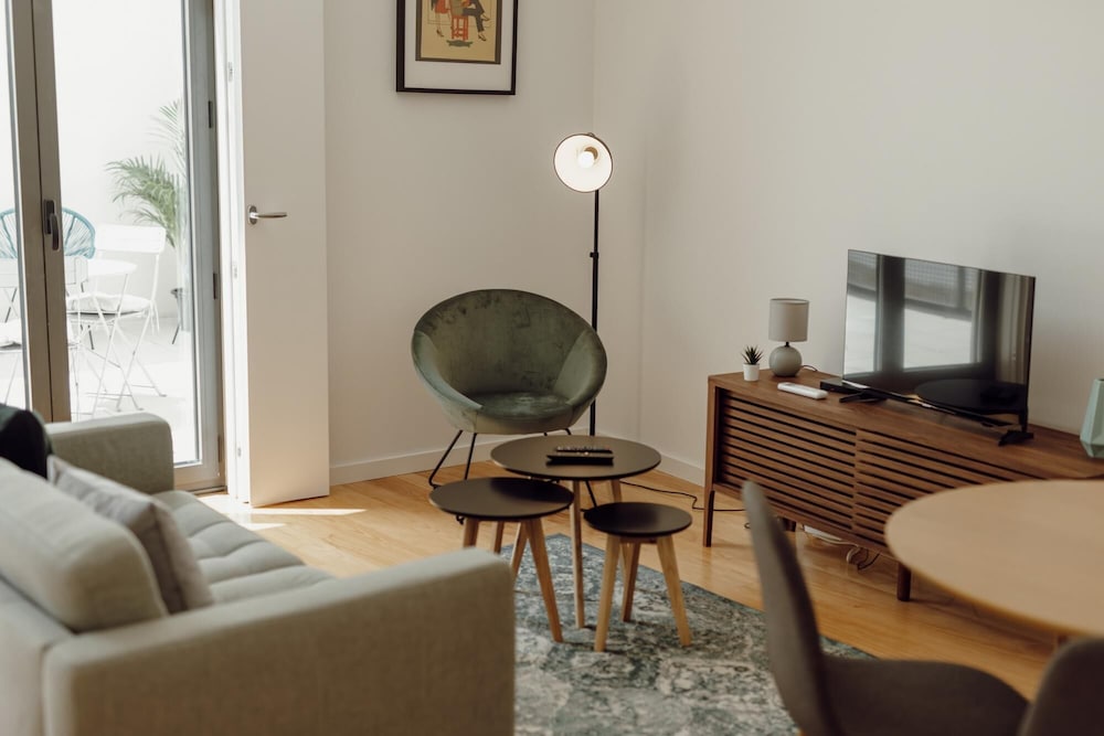 courtyard oporto design apartment c with terrace